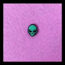Load image into Gallery viewer, Alien Pin
